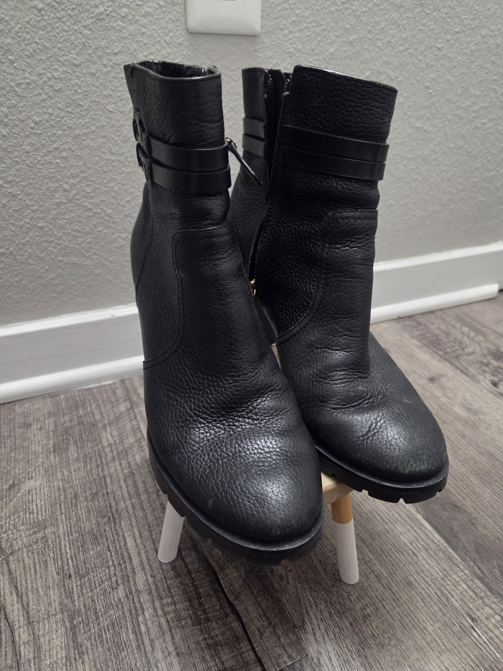 Tory Burch Black Pebbled Leather Logo Strap Ankle Boots - Picture 6 of 6